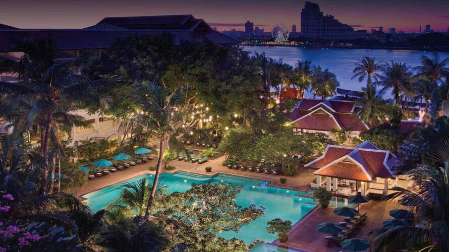 Anantara Riverside Bangkok Resort у реки Чао Прайя