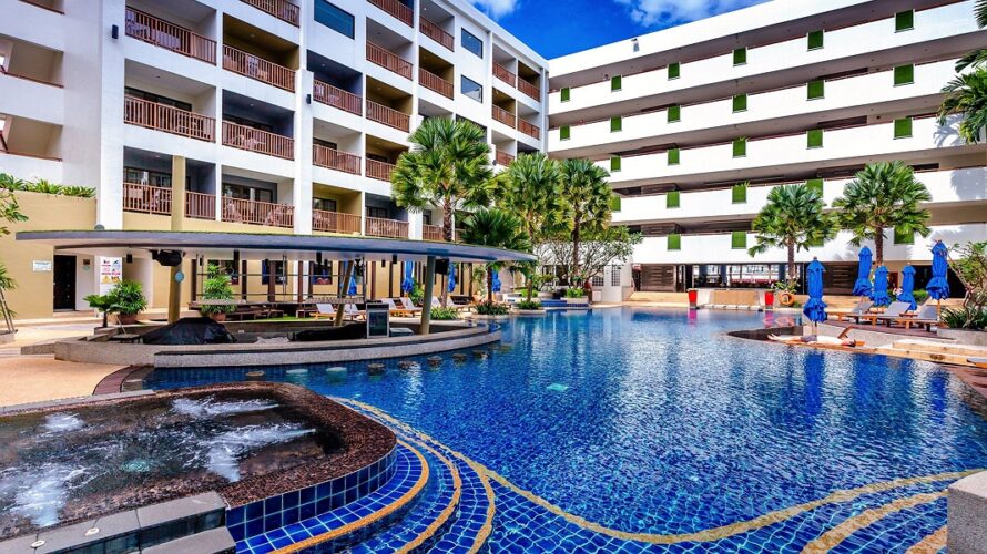 Deevana Plaza Phuket Patong с большим бассейном