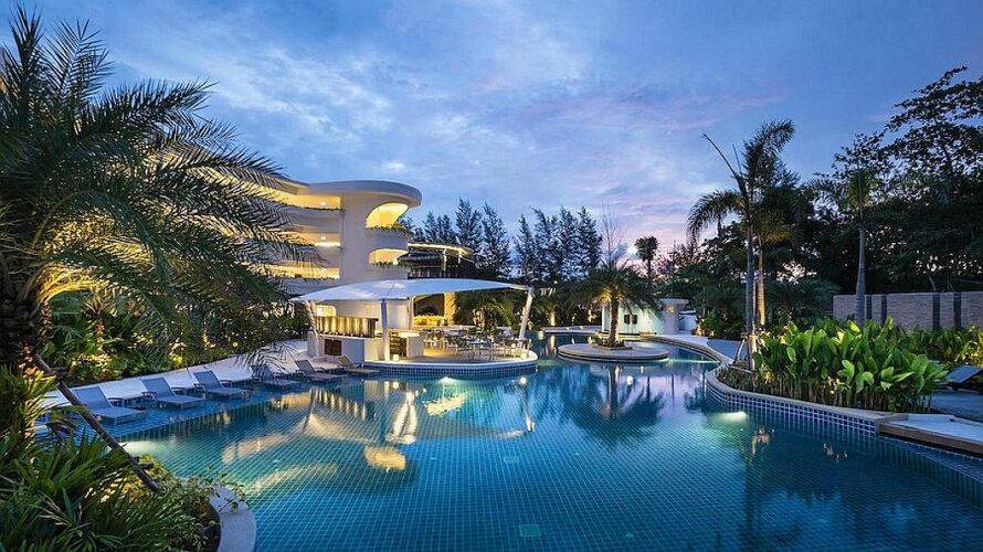 Holiday Inn Resort Phuket с бассейном у пляжа
