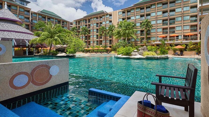 Novotel Phuket Vintage Park Resort с большим бассейном