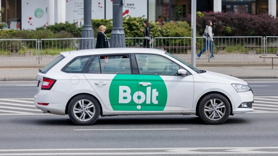 Автомобиль Bolt для заказа такси в Таиланде